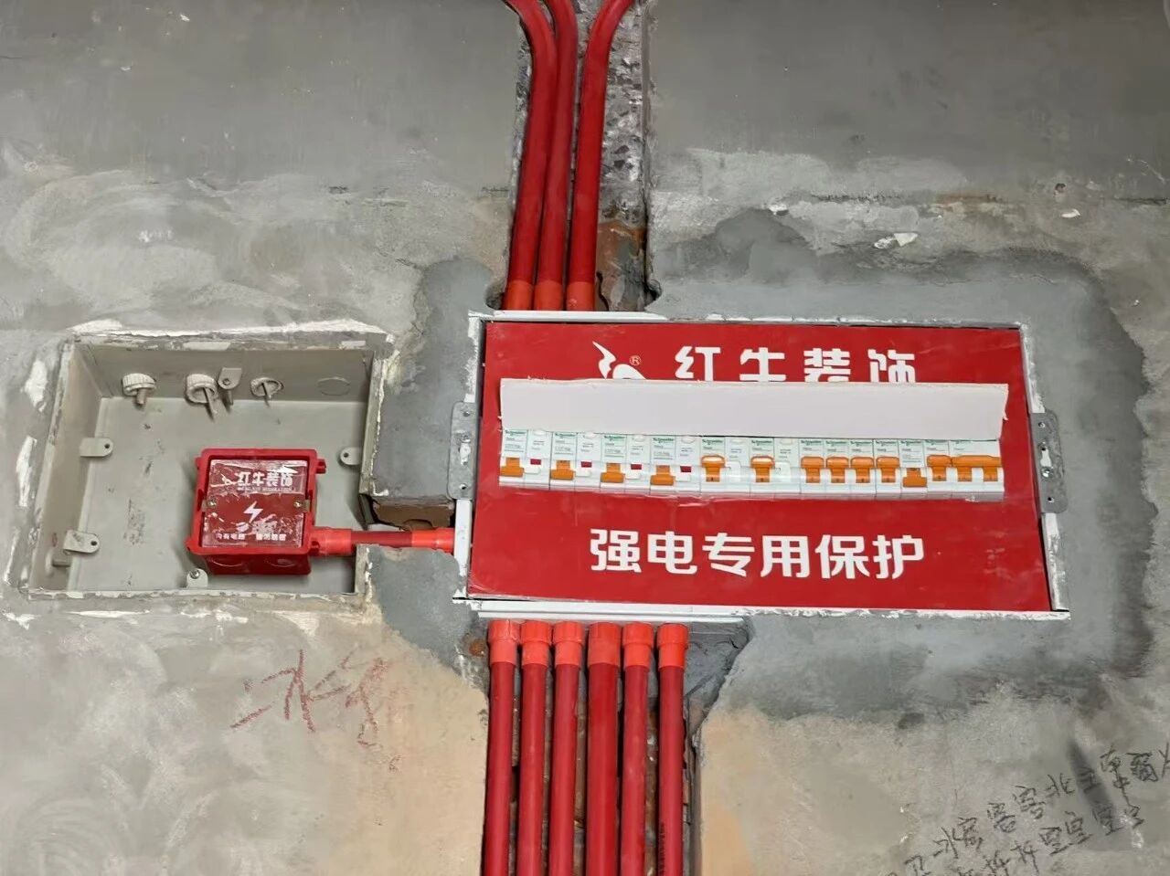 金九銀十裝修季｜南京紅牛裝飾工程總監(jiān)：工地巡檢無小事，嚴(yán)苛落實工藝標(biāo)準(zhǔn)！02